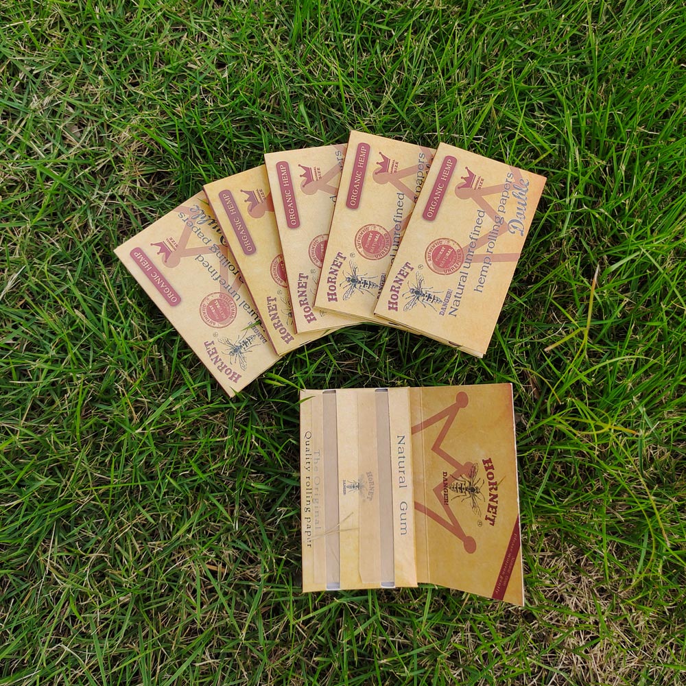 HORNET 70 mm Rolling Papers, Natural Slim Rolling Papers, Brown Organic Rolling Paper, 100 Leaves / Pack 25 Pack / Box