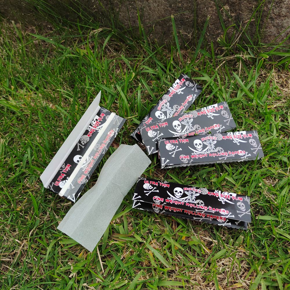 HORNET Skull Painting Rolling Paer, King Size Slim Cigarette Rolling Paper, Slow Buring Rolling Papers, 32 PCS / Pack 50 Packs / Box