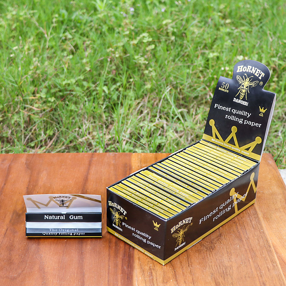 HORNET 1 1/4 Size Rolling Papers, Natural Slim Rolling Papers, White Organic Rolling Paper, 50 Leaves / Pack 50 Pack / Box