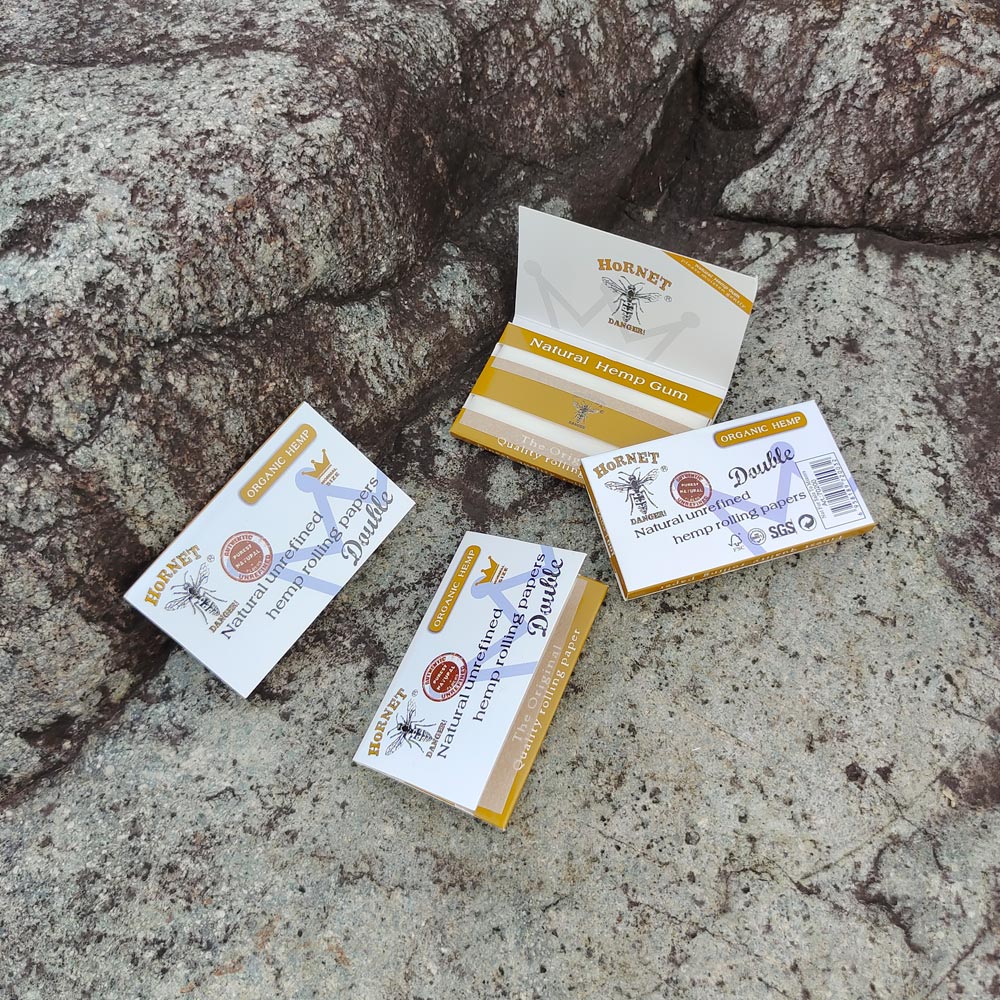 HORNET 70 mm Rolling Papers, Natural Slim Rolling Papers, White Organic Rolling Paper, 100 Leaves / Pack 25 Pack / Box