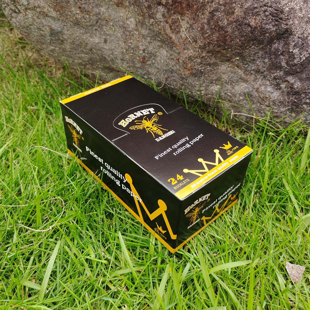 HORNET 1 1/4 Size White Rolling Paper With White Tips, Natural Slim Rolling Papers, 50 PCS / Pack 50 Packs / Box