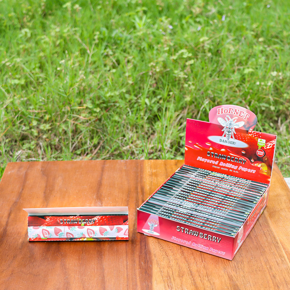 HORNET King Size Strawberry Flavors Rolling Papers, Slim Natural Organic Rolling Paper, 32 Pieces / Pack 25 Packs / Box