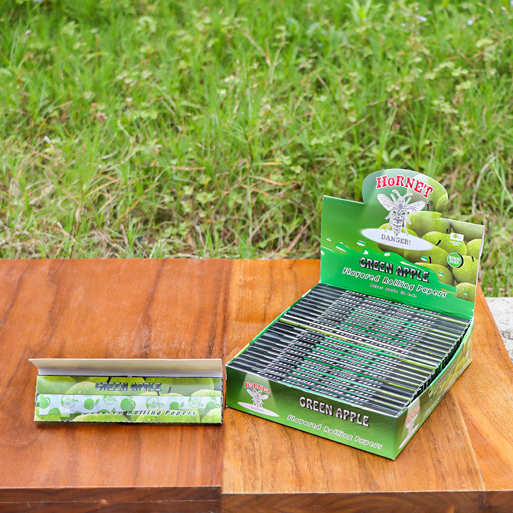 HORNET King Size Green Apple Flavors Rolling Papers, Slim Natural Organic Rolling Paper, 32 Pieces / Pack 25 Packs / Box